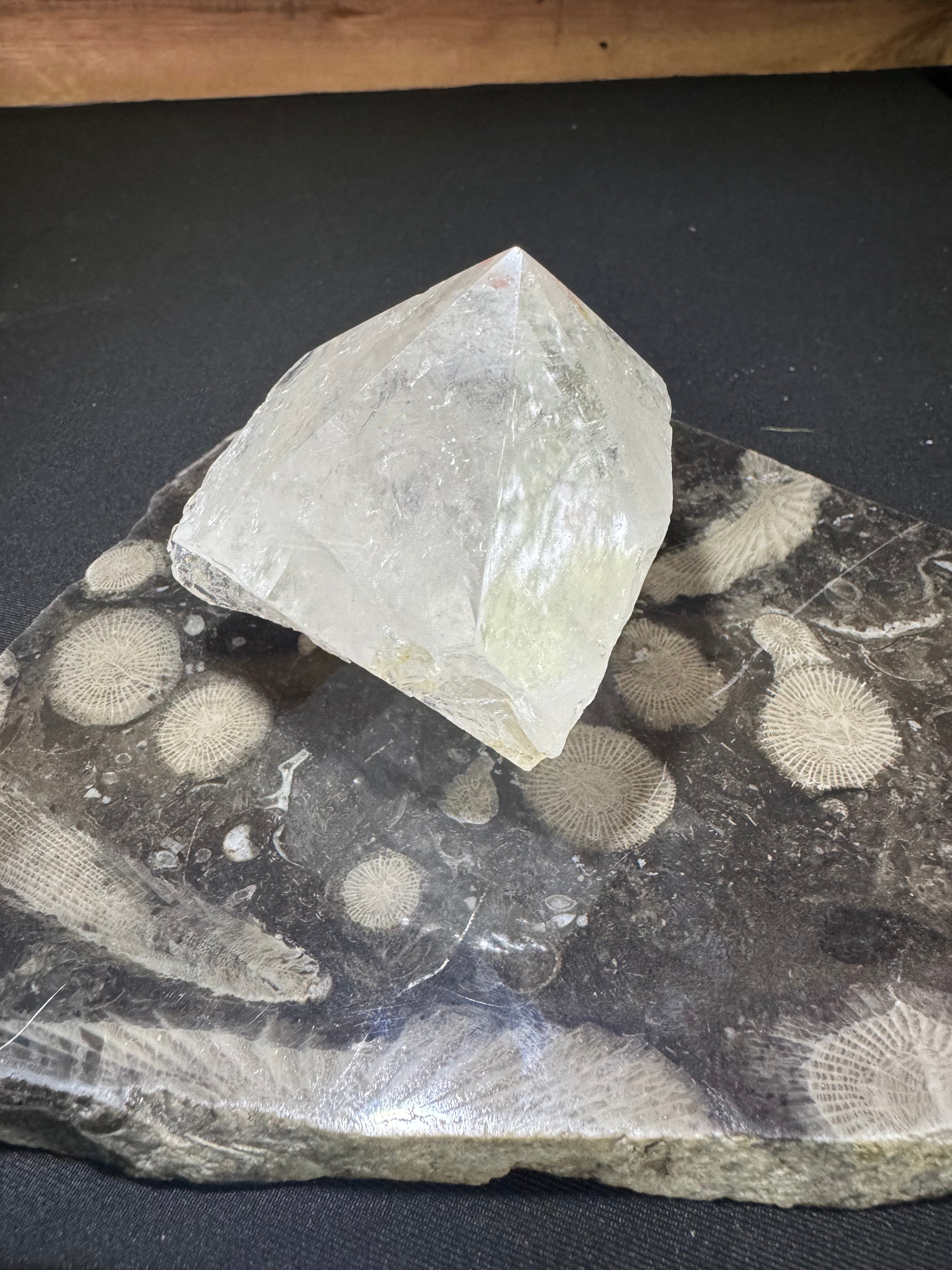 Clear Quartz Cut Base Poibt