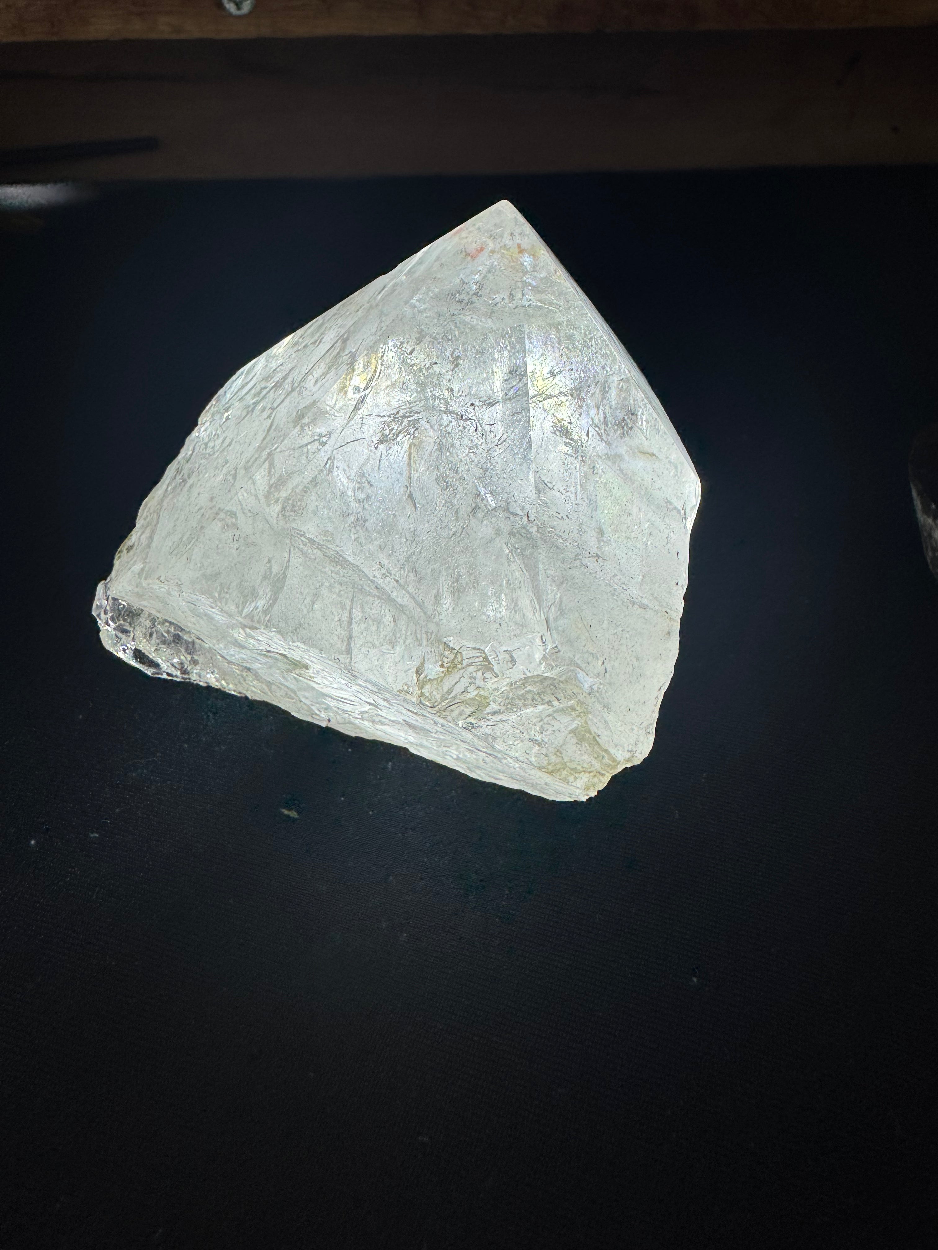 Clear Quartz Cut Base Poibt